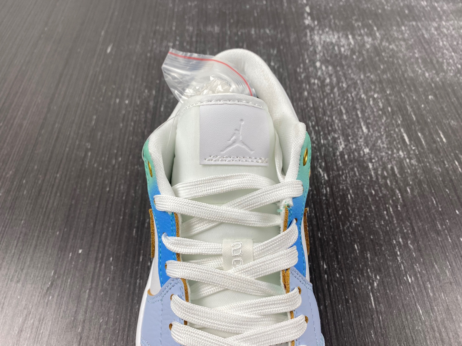 Air Jordan 1 Low SE “Emerald Rise” FN8899-131