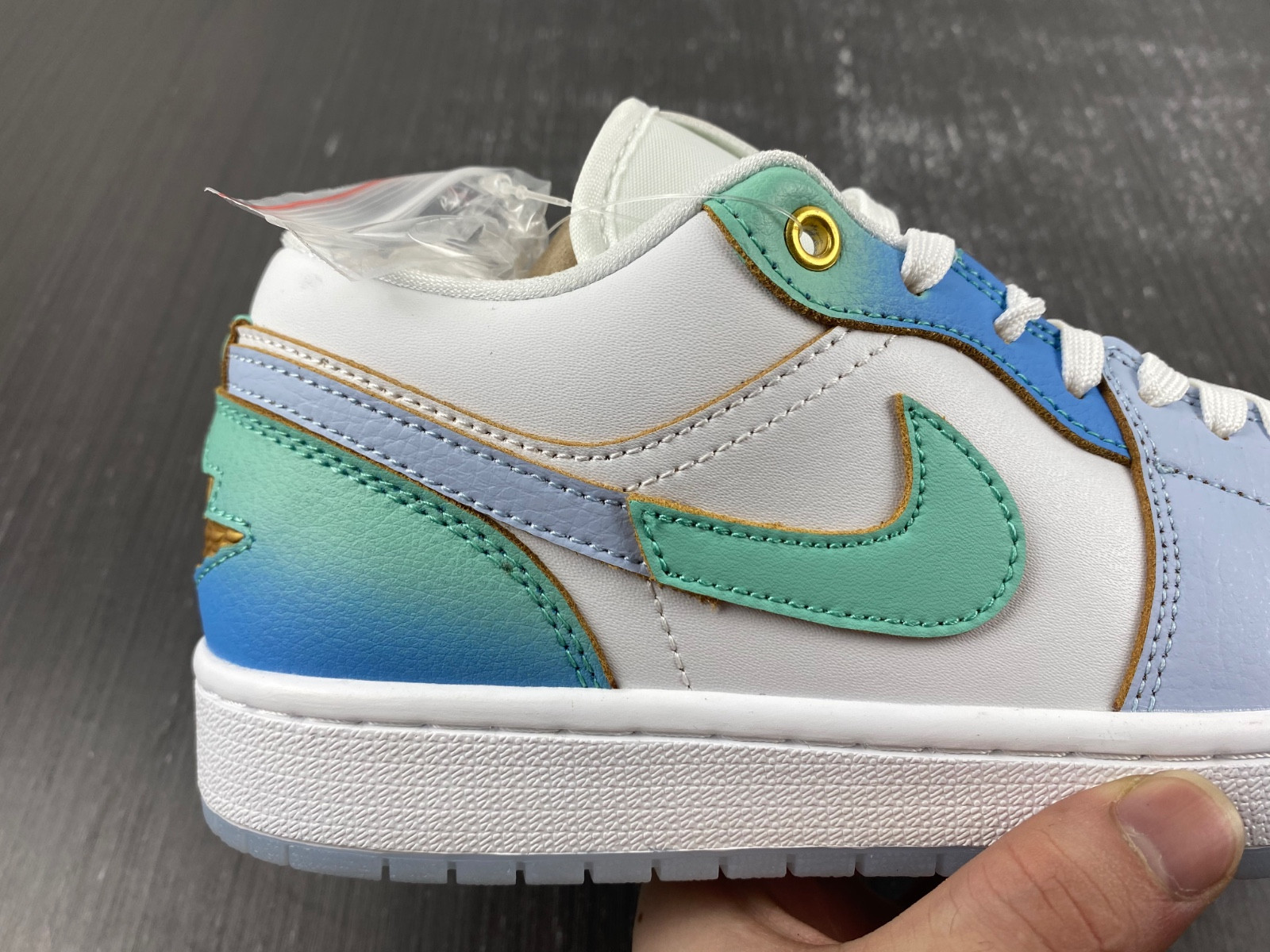 Air Jordan 1 Low SE “Emerald Rise” FN8899-131