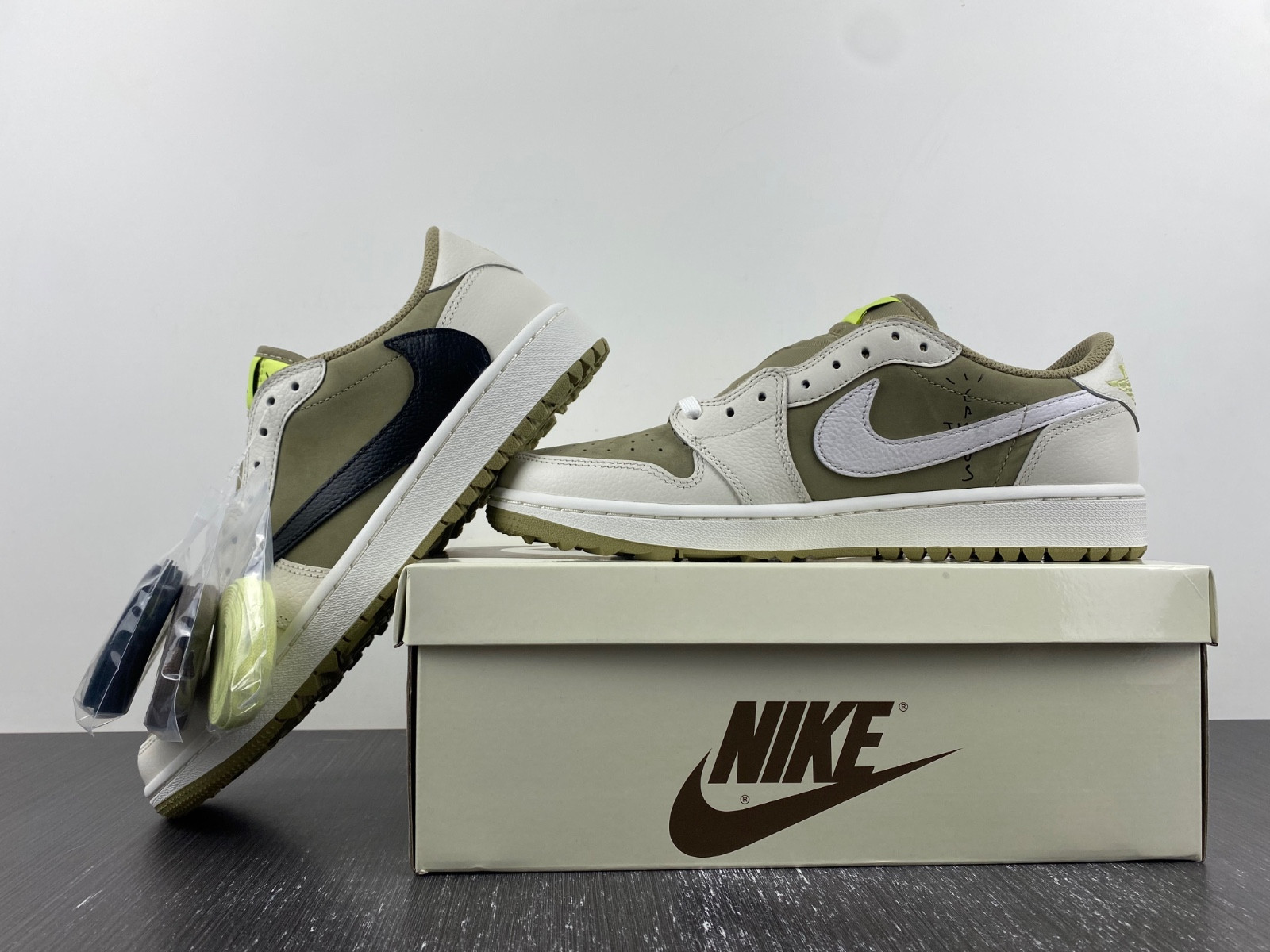 Travis Scott x Air Jordan 1 Low Golf FZ3124-200