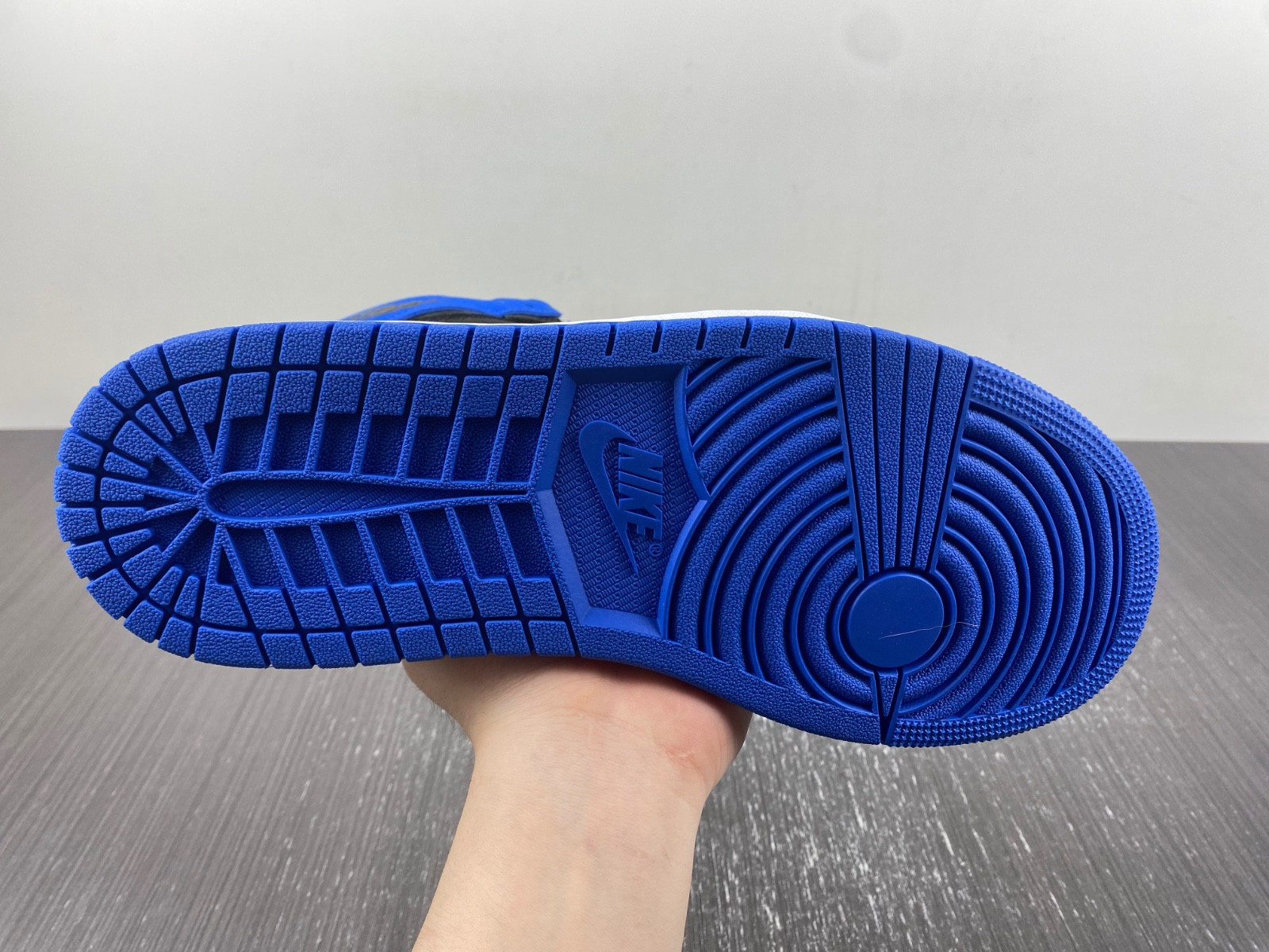 Air Jordan 1 High OG “Royal Suede” DZ5485-042