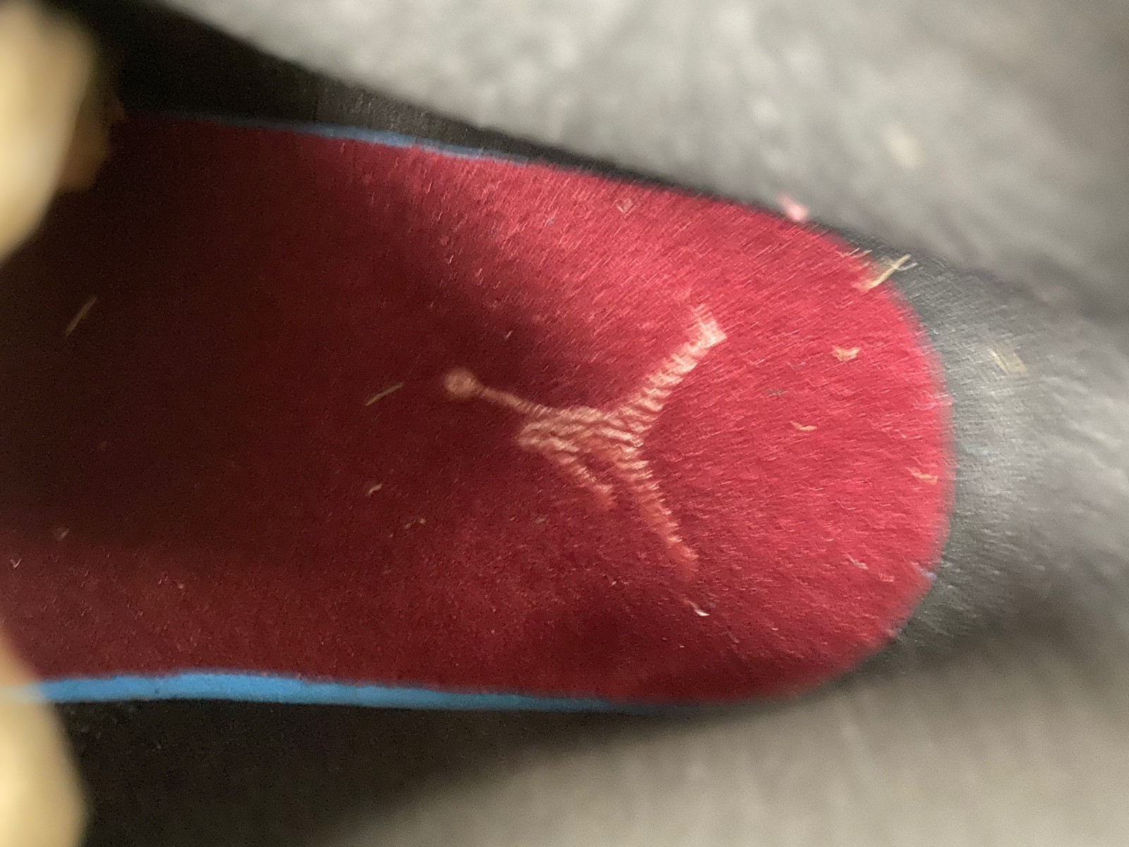 Air Jordan 1 Mid WMNS “Bordeaux” FQ7818-101