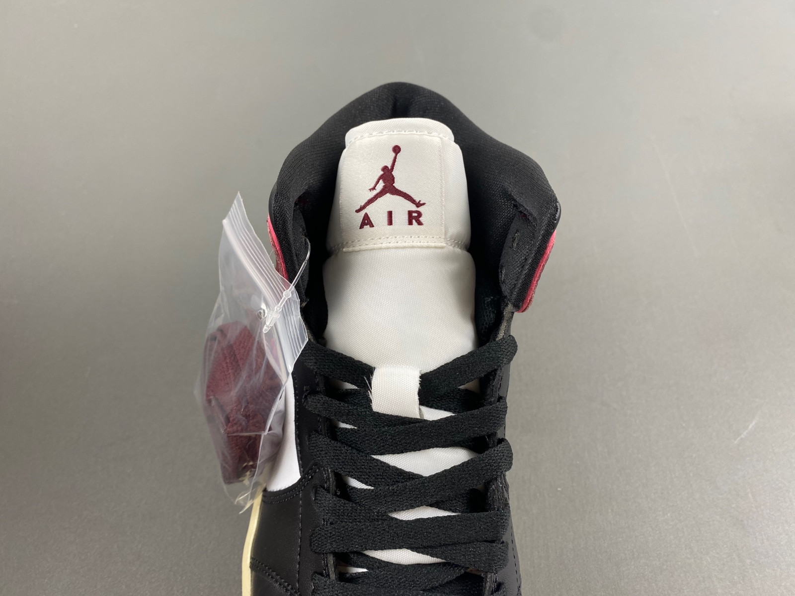 Air Jordan 1 Mid WMNS “Bordeaux” FQ7818-101