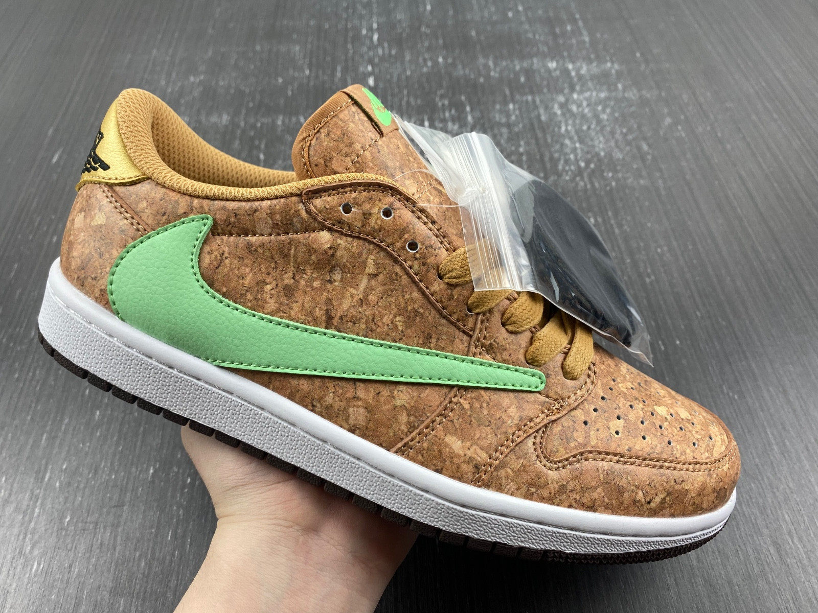 Travis Scott x Air Jordan 1 Low DM7866-922