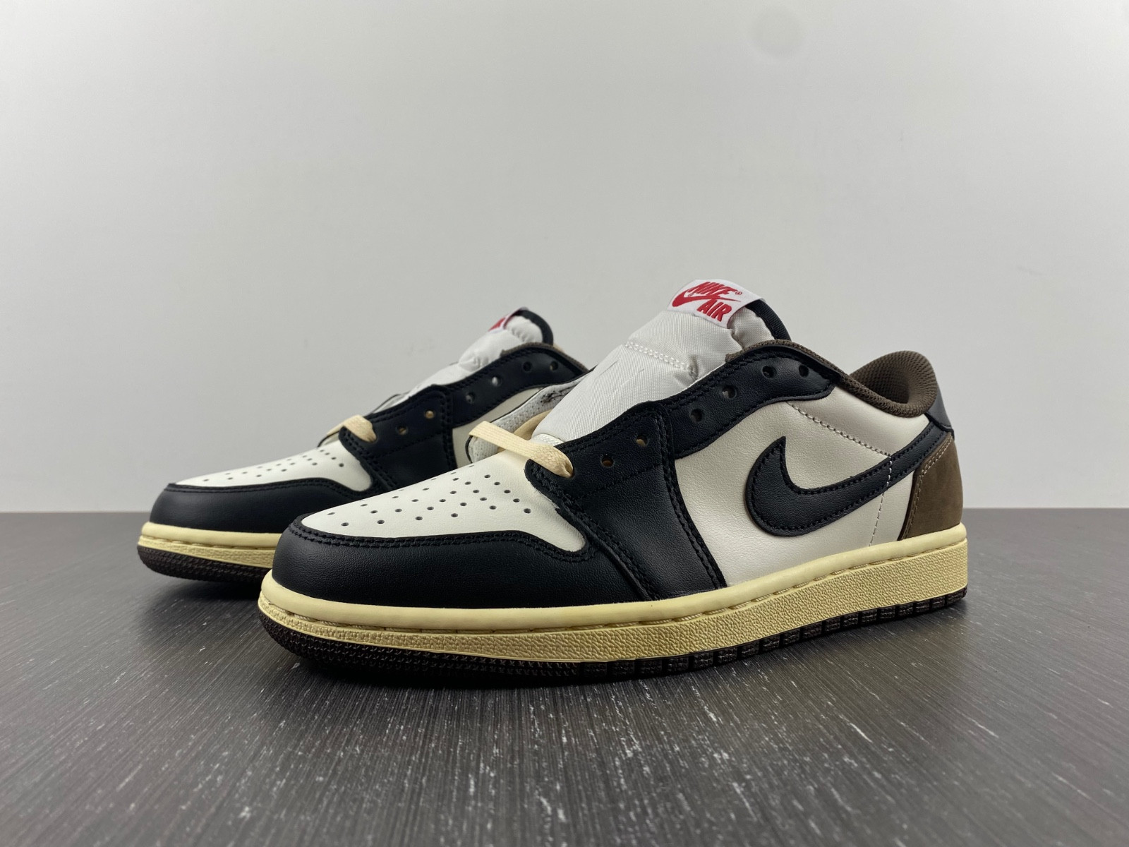 Air Jordan 1 Low CQ4277-105