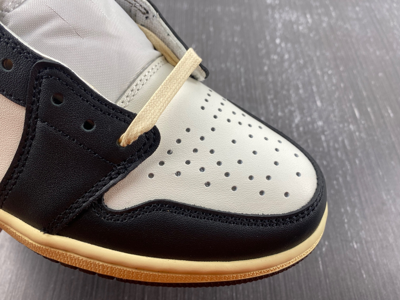 Air Jordan 1 Low CQ4277-105