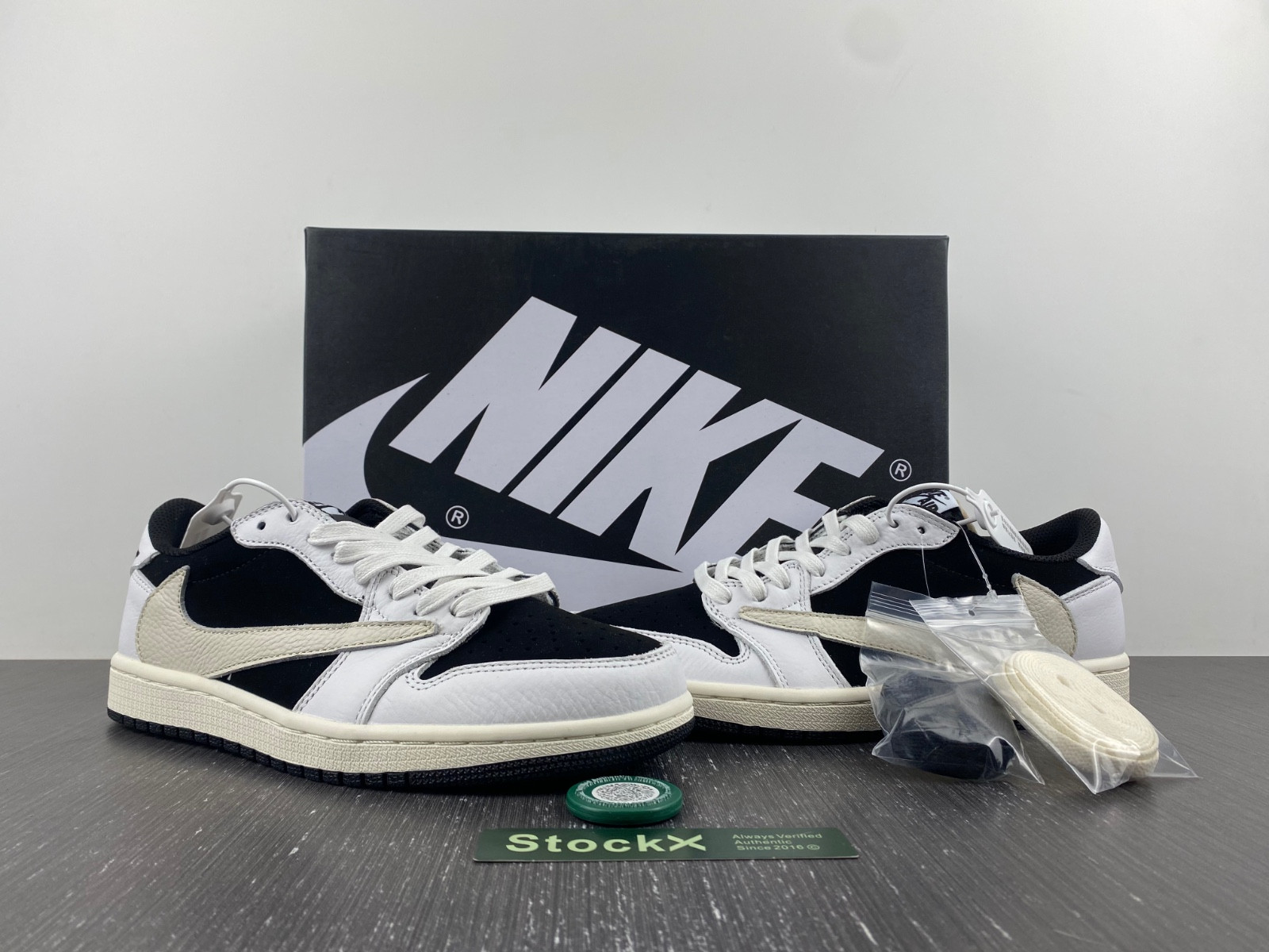 Jordan 1 Low travis scott J11205