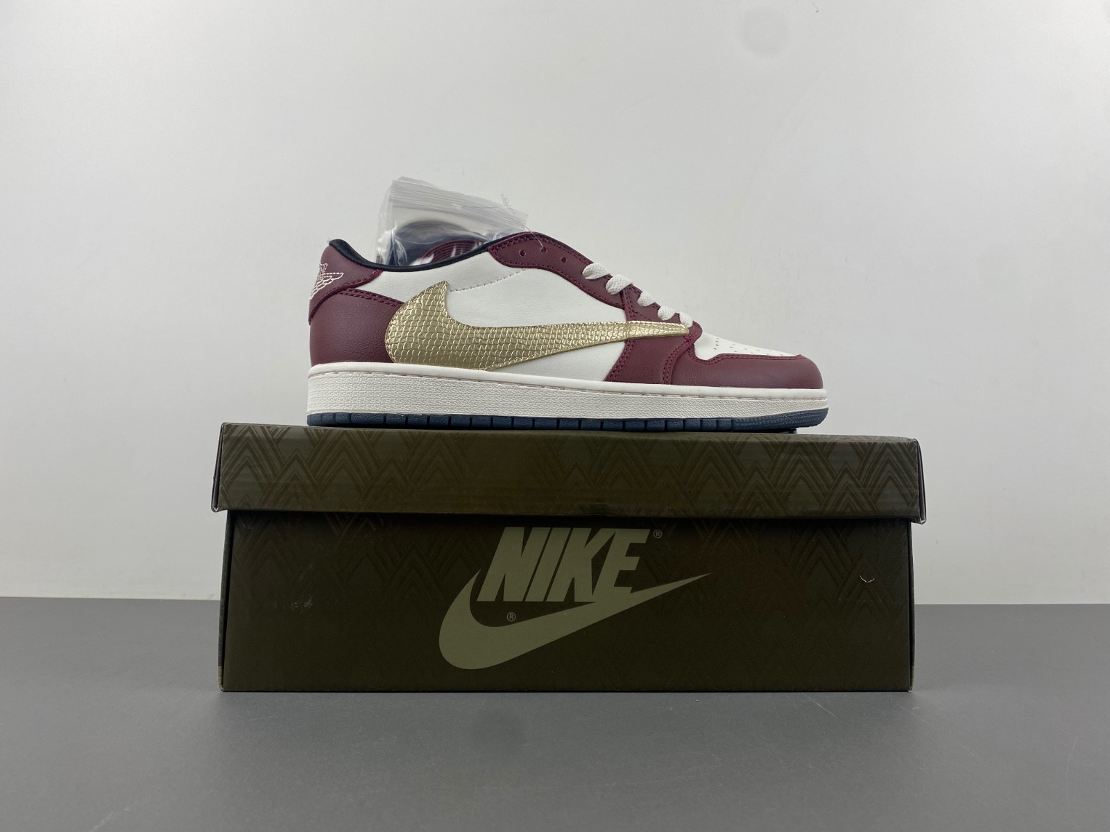 Air Jordan 1 Low OG “Year of the Dragon FJ5735-100