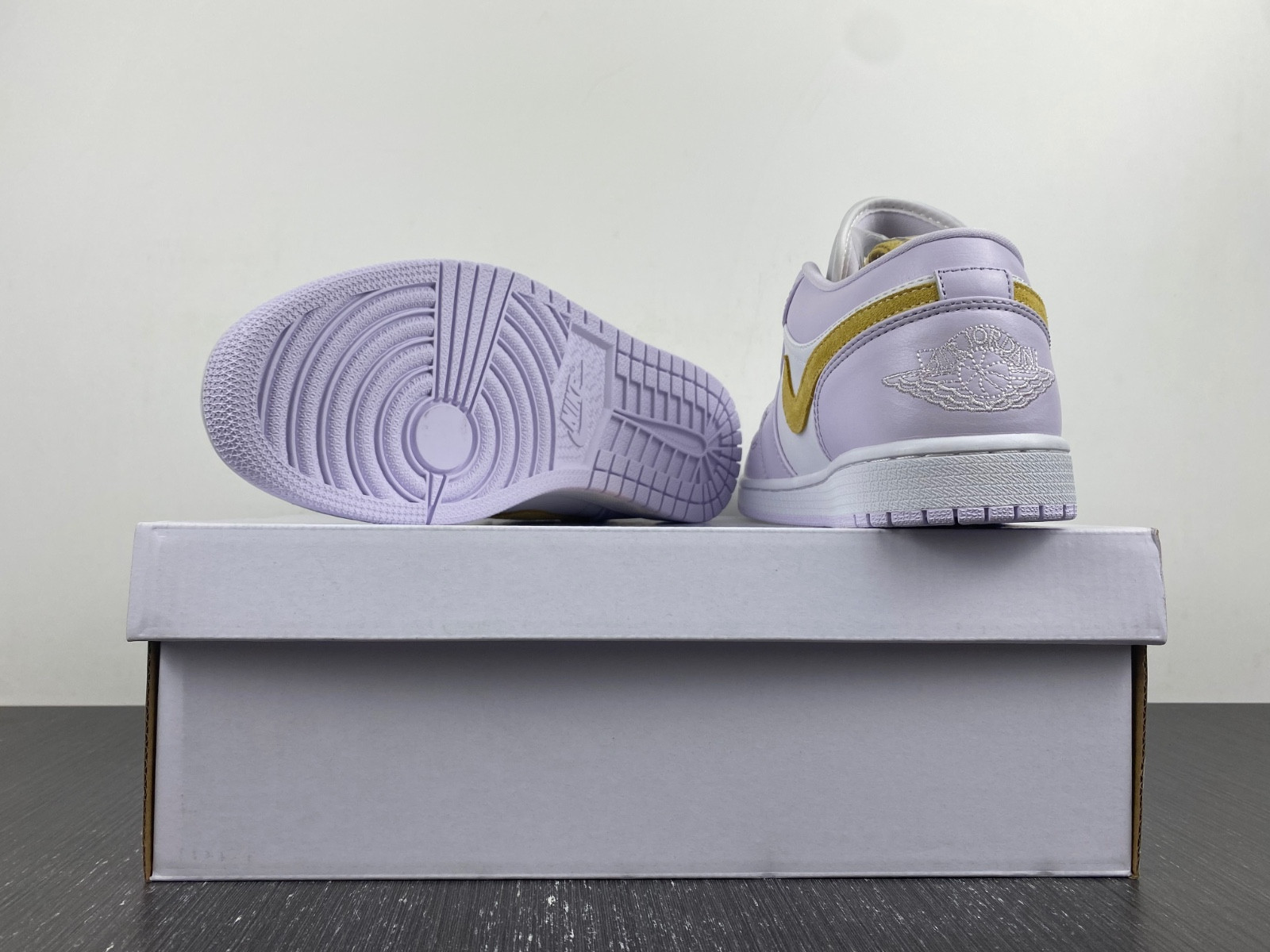 Air Jordan 1 Low WMNS “Barely Grape” DC0774-501