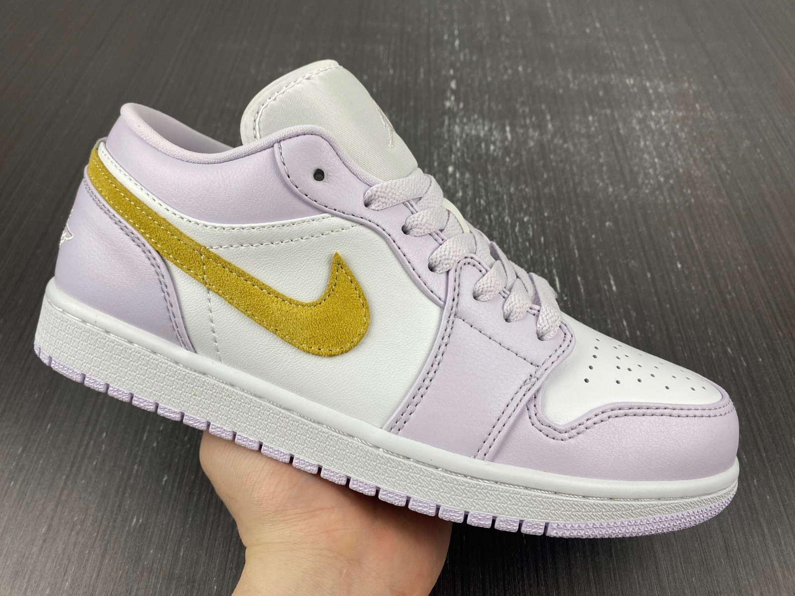 Air Jordan 1 Low WMNS “Barely Grape” DC0774-501