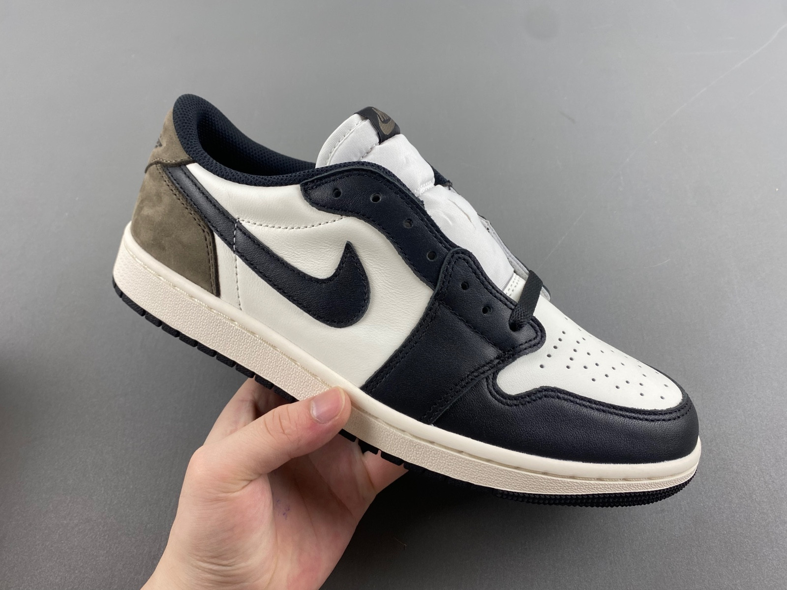 Air Jordan 1 Low OG “Mocha” CZ0790-102