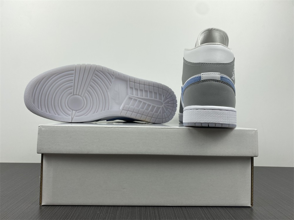 Air Jordan 1 Mid WMNS BQ6472-105