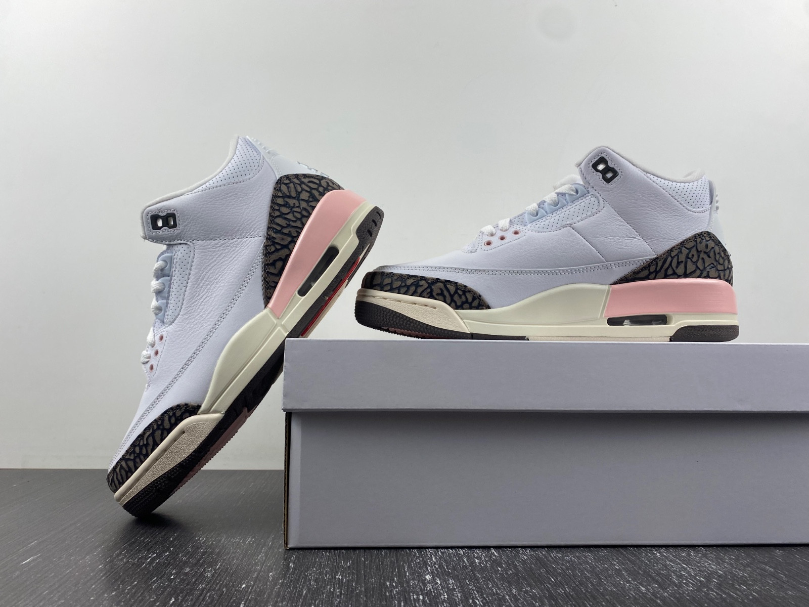 Air Jordan 3 WMNS “Neapolitan” CK9246-102
