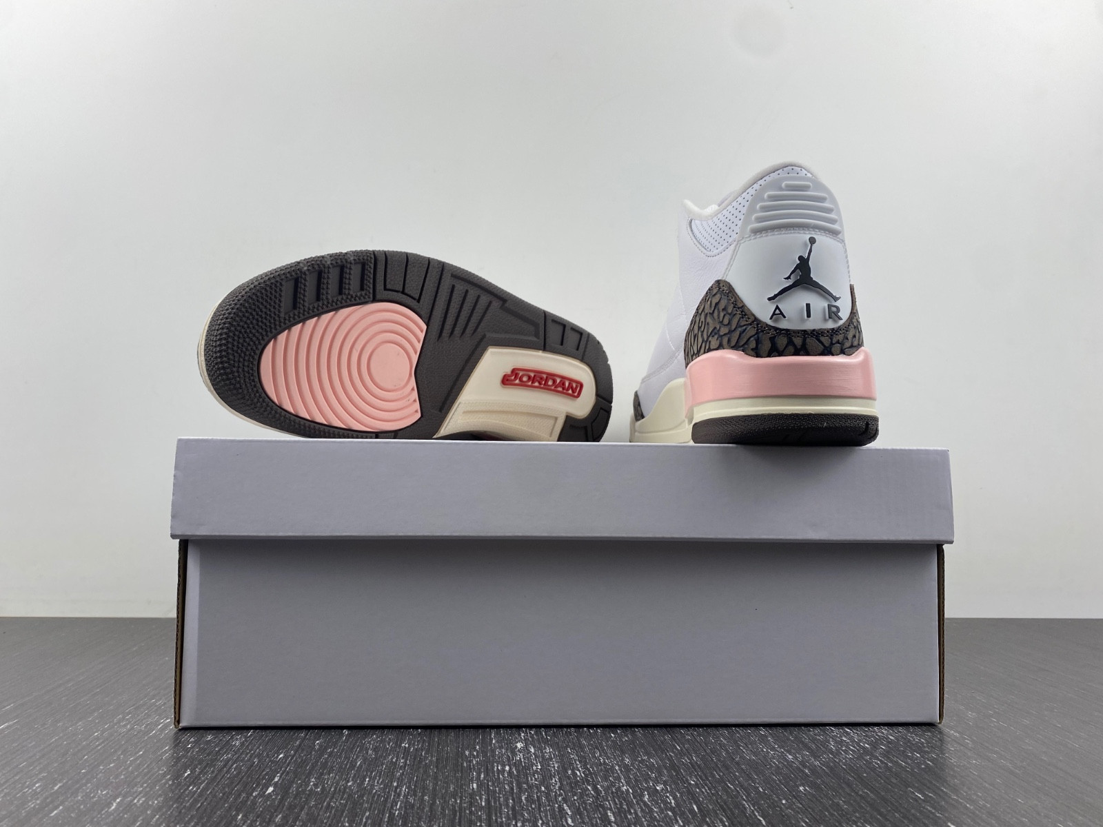 Air Jordan 3 WMNS “Neapolitan” CK9246-102