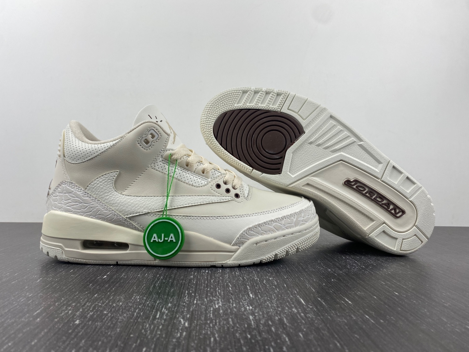 Travis Scott x Air Jordan 3 “Palomino 136064-668