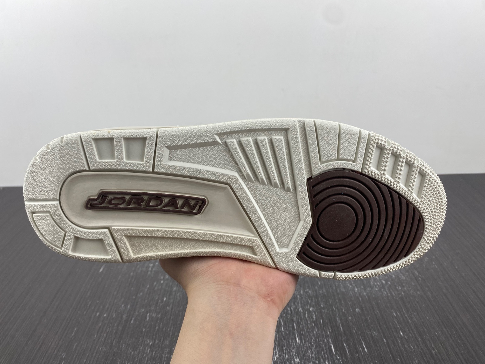 Travis Scott x Air Jordan 3 “Palomino 136064-668