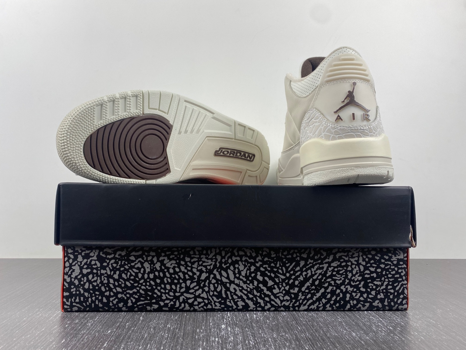 Travis Scott x Air Jordan 3 “Palomino 136064-668