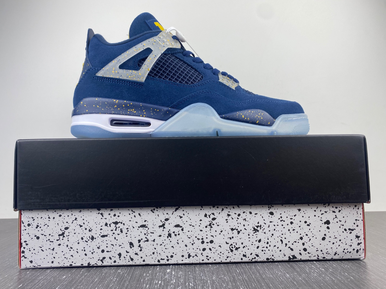 Jordan 4 Retro Michigan (PE) AJ4-1036660