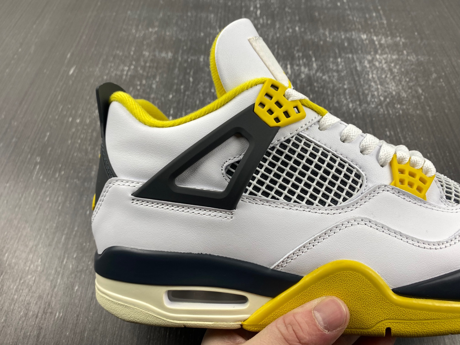 Air Jordan 4 WNNS “Vivid Sulfur” AQ9129-101