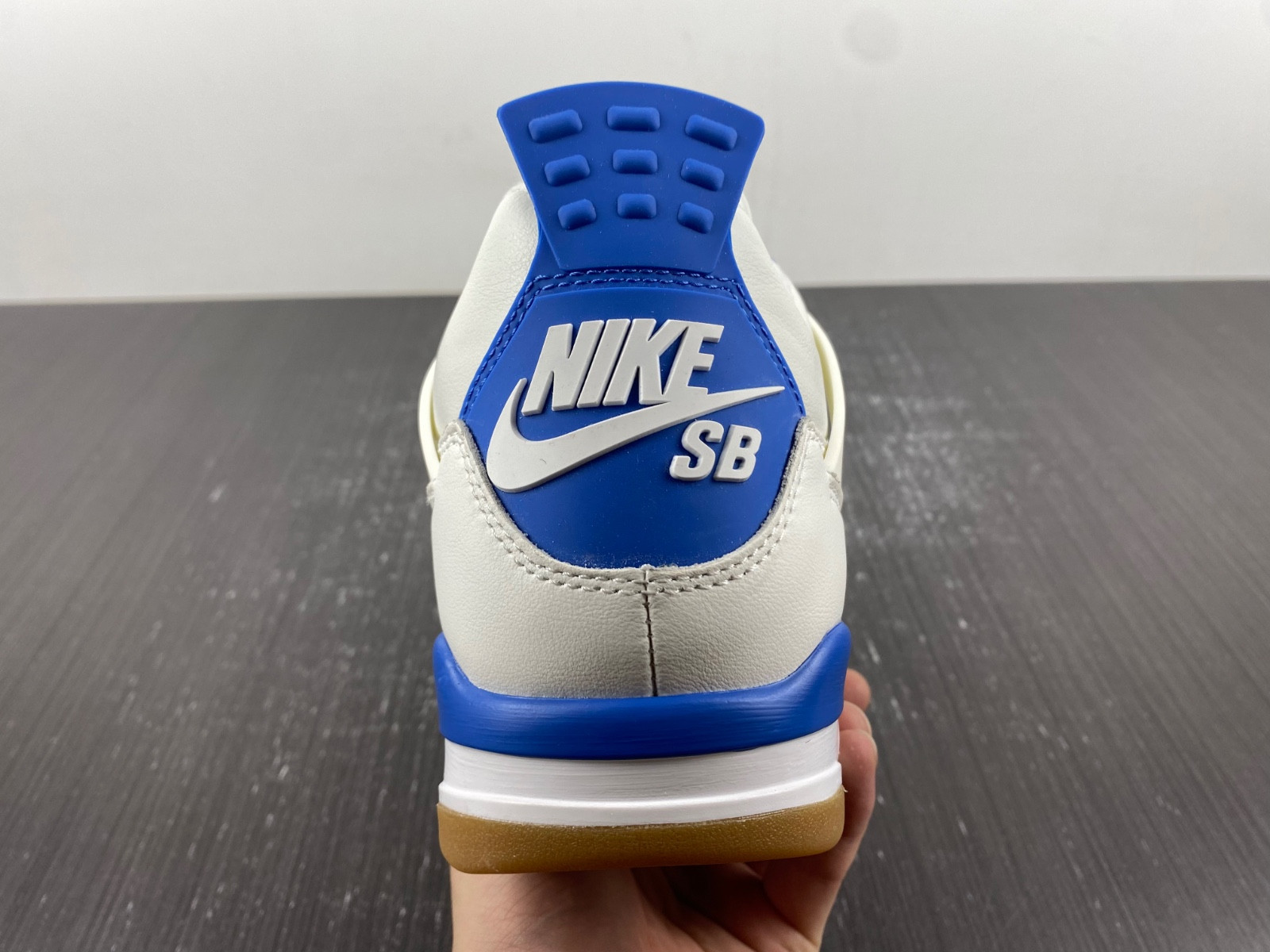 SB x Jordan 4 “Sapphire DR5415-104