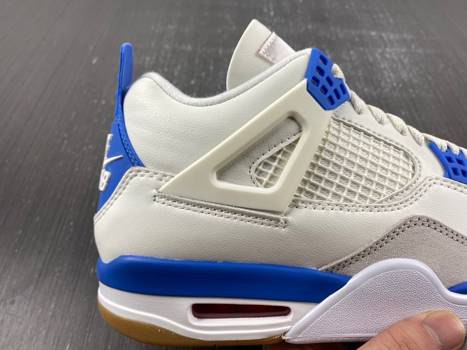 SB x Jordan 4 “Sapphire DR5415-104