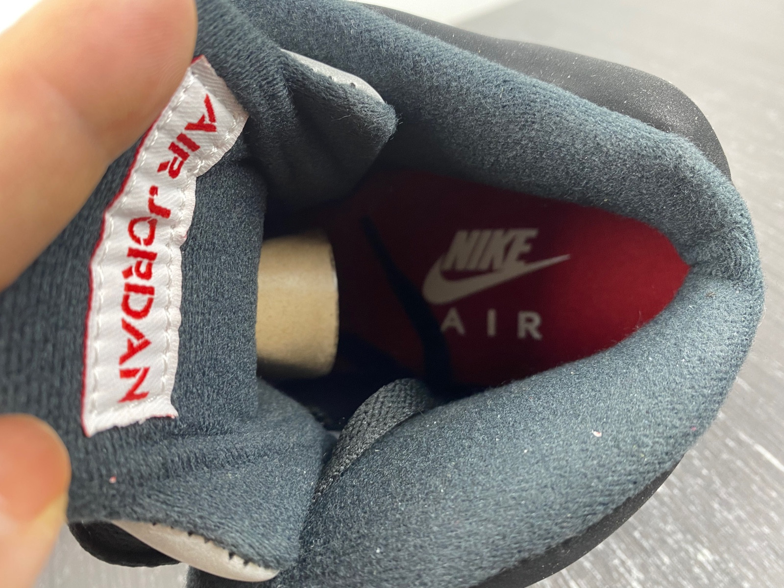 Jordan 5 Retro Black Metallic 845035-003