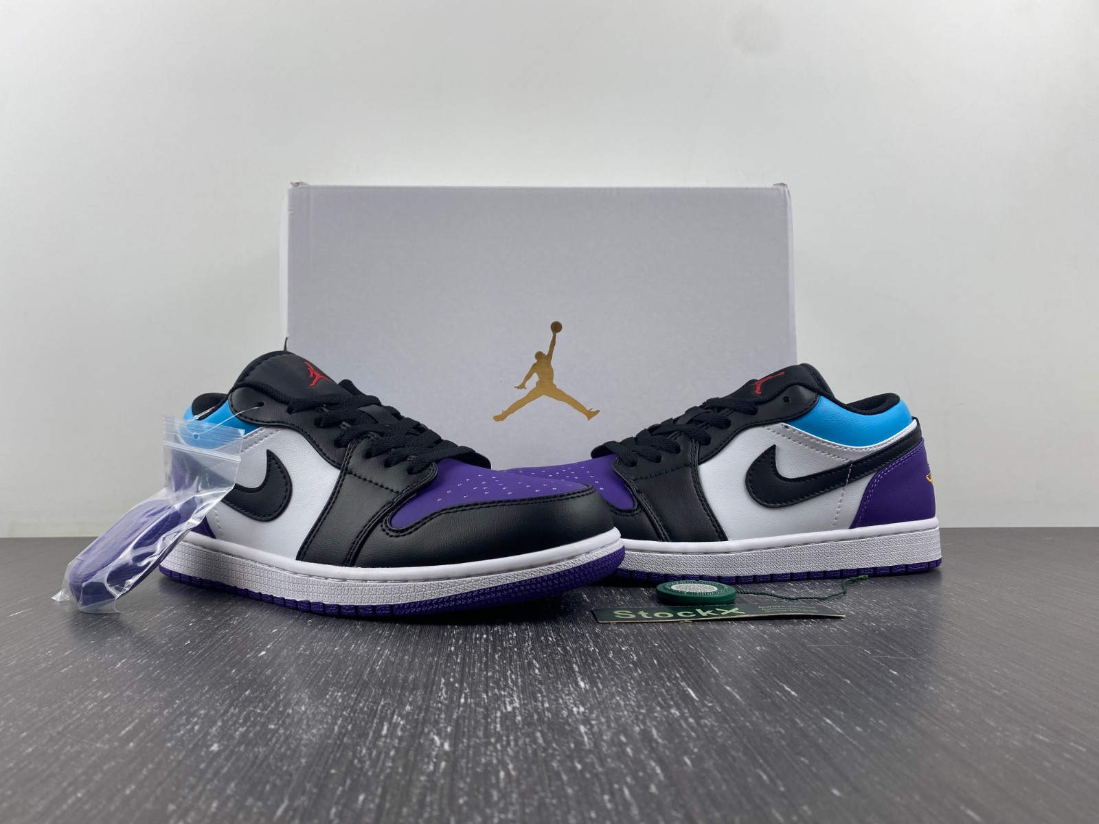 Air Jordan 1 Low 553558-154