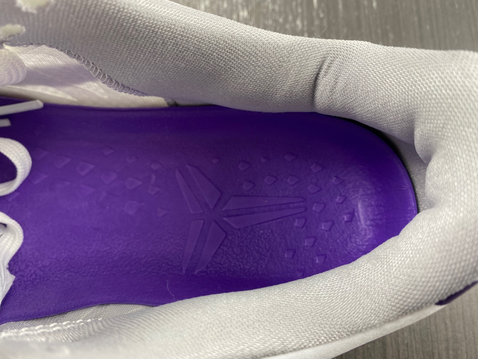 Nike Kobe 8 Easter 555035-101