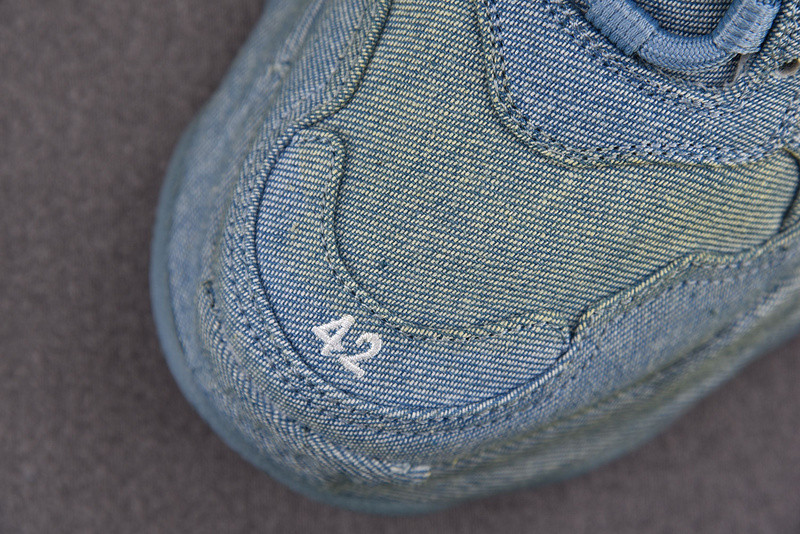 Ba*len*cia*ga triple s