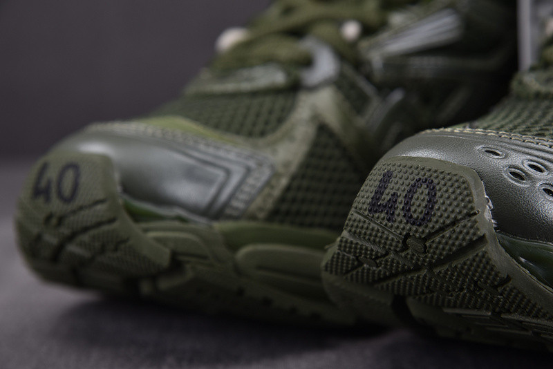 Ba*len*cia*ga runner 677403 w1rn3 2025