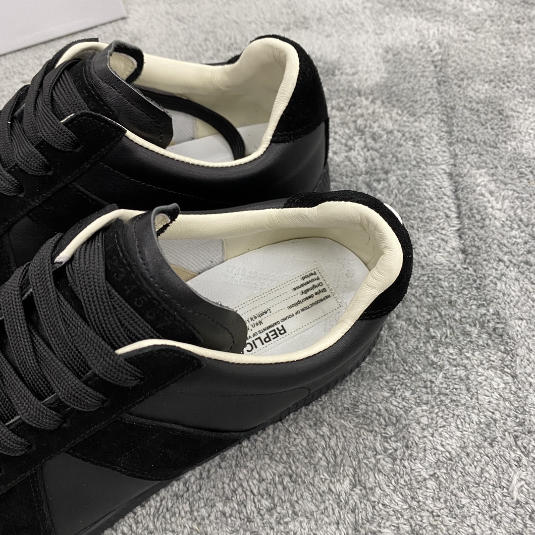 ma*s*n Ma*i*la sneakers