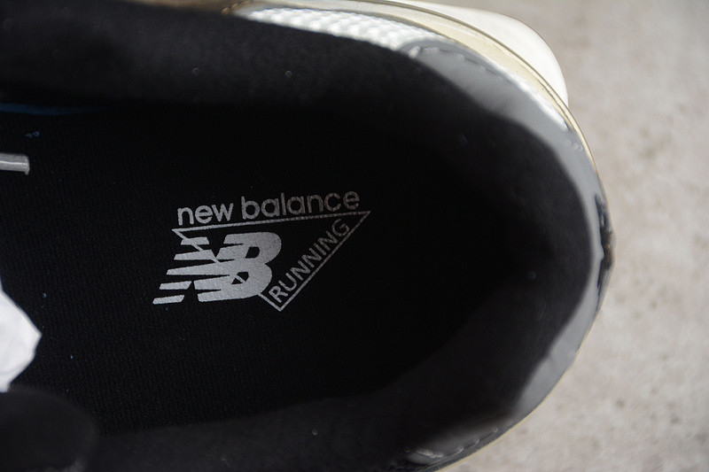 NEW Balan* Sneakers