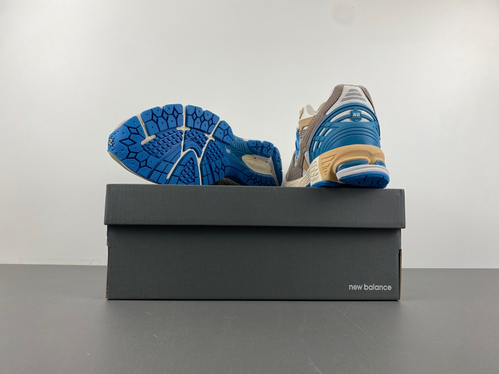 New New Balance M1000CA