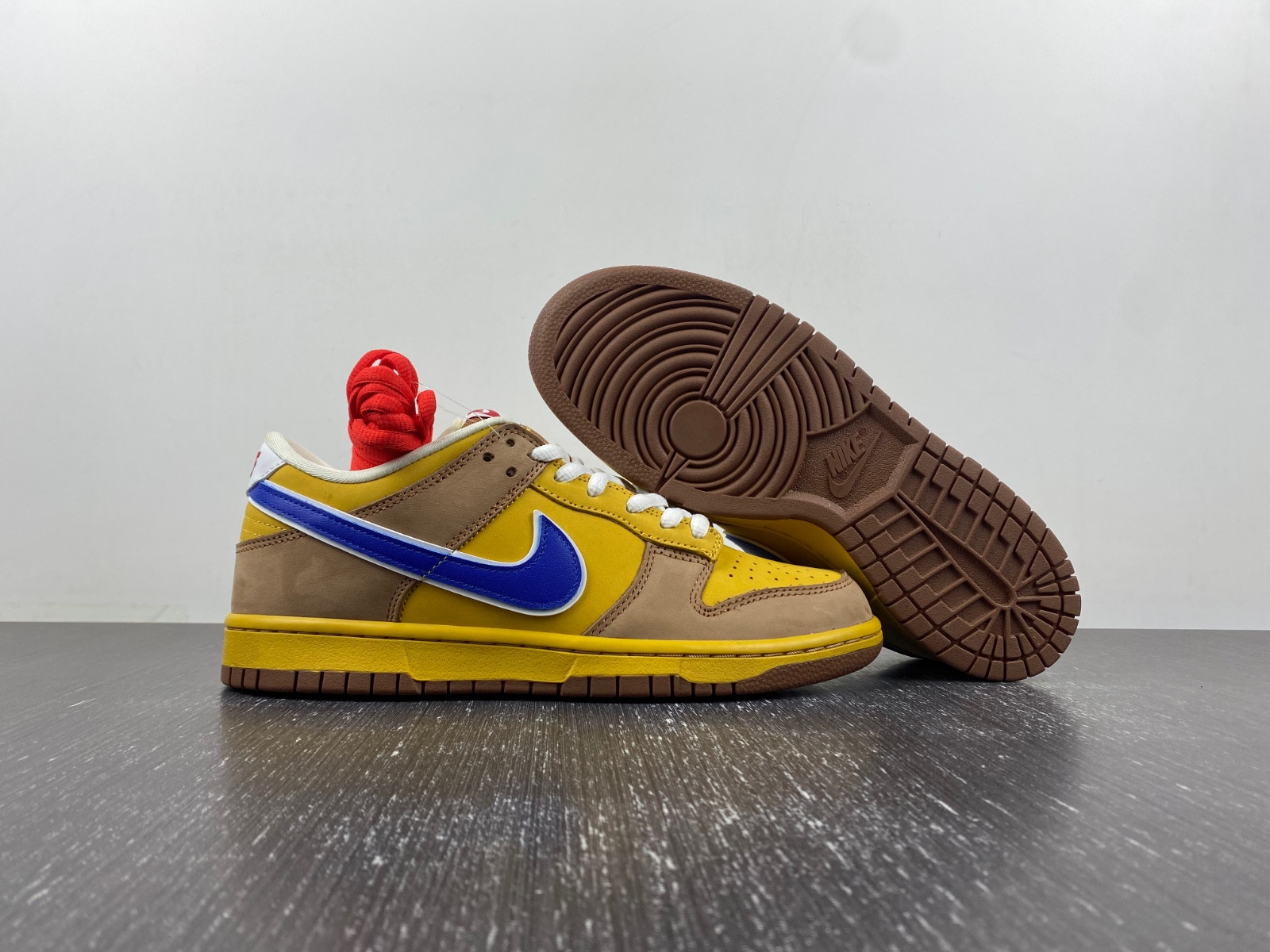Nike SB Dunk Low Newcastle Brown Ale 313170-741