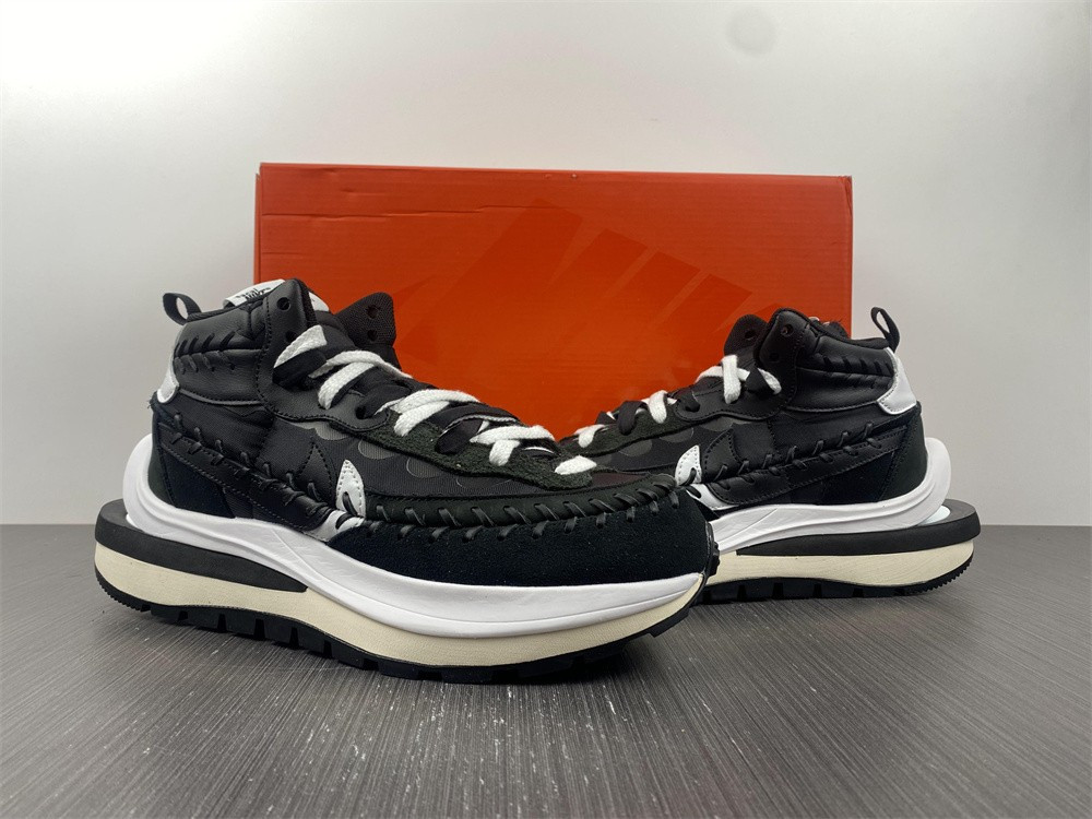 Nike Vaporwaffle sacai Jean Paul Gaultier Black White  DH9186-001