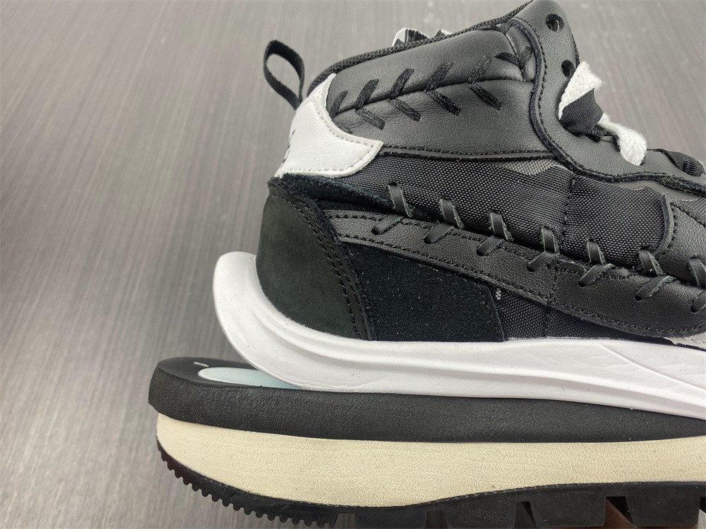 Nike Vaporwaffle sacai Jean Paul Gaultier Black White  DH9186-001