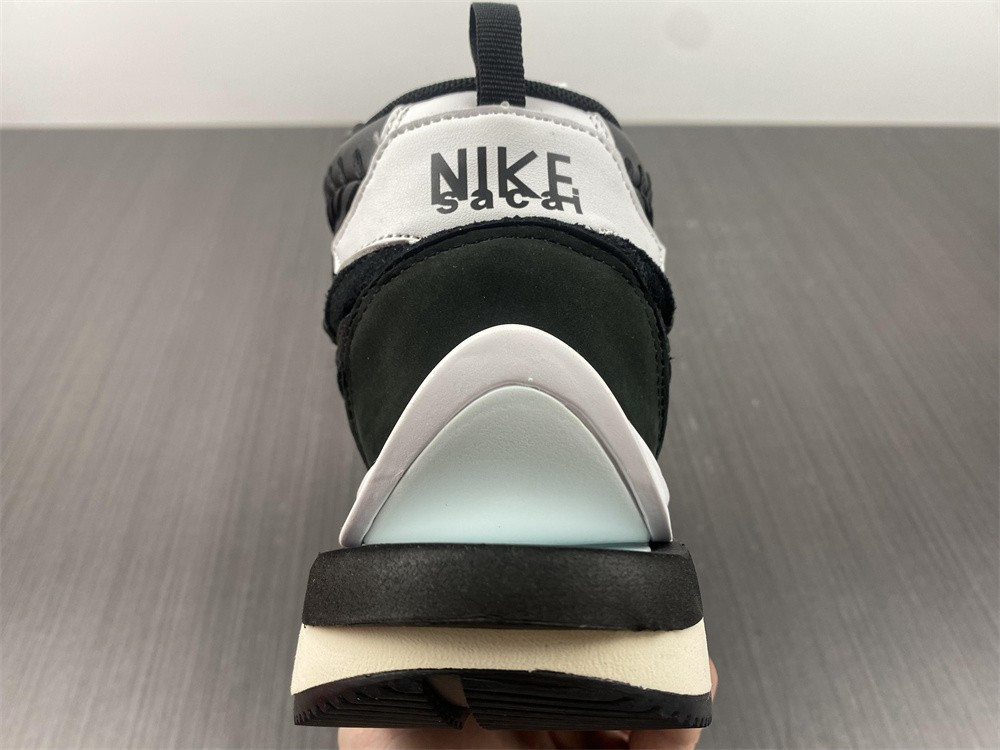 Nike Vaporwaffle sacai Jean Paul Gaultier Black White  DH9186-001