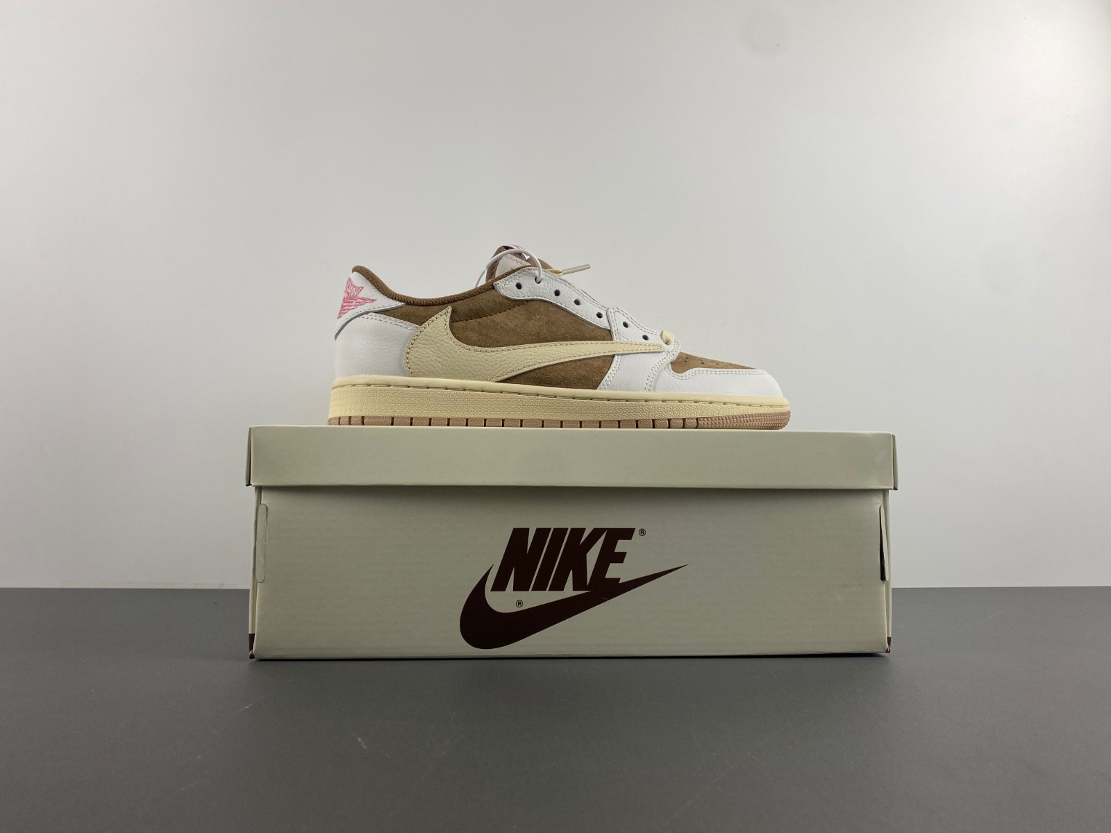 Travis Scott x Air Jordan 1 Low OG DM7866-106