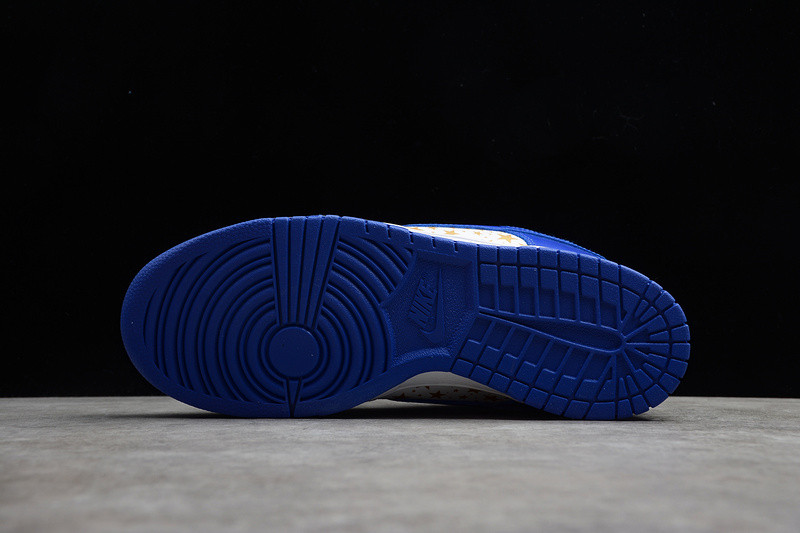 Supreme x Nike SB Dunk Low “Stars” DH3228-100